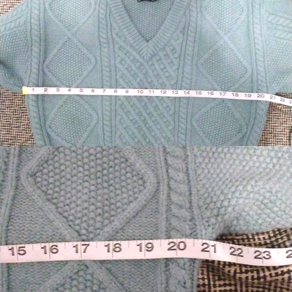 *SOLD* Slouchy V-Neck Ribbed Cable Knit Sweater in Sage, Size 4 Tall - Picture 9 of 10